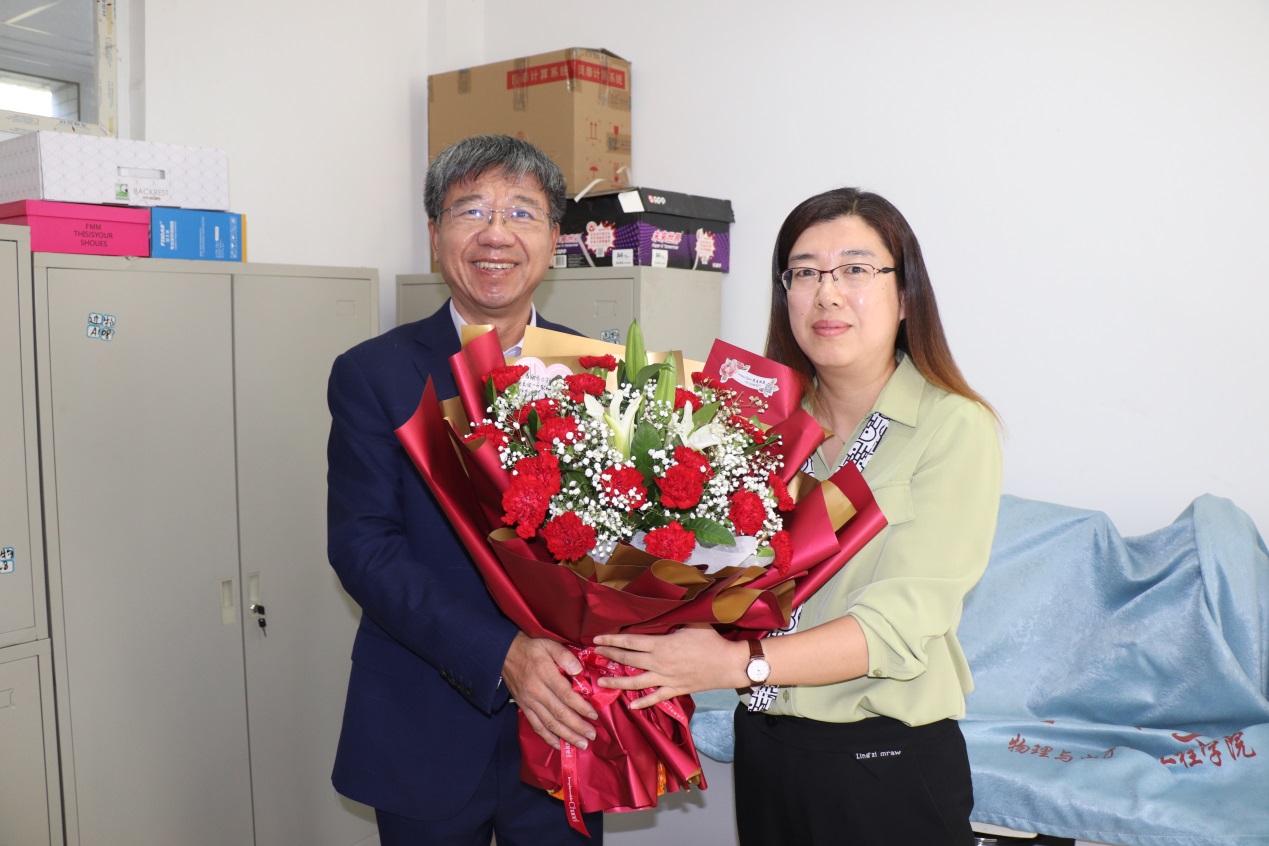 说明: C:\Users\Administrator\Desktop\2022.9.9教师节副董事长\IMG_6703.JPG